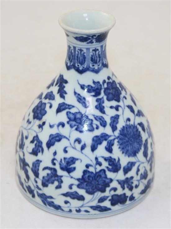 A Chinese blue and white beehive shaped bottle vase, 16.5cm